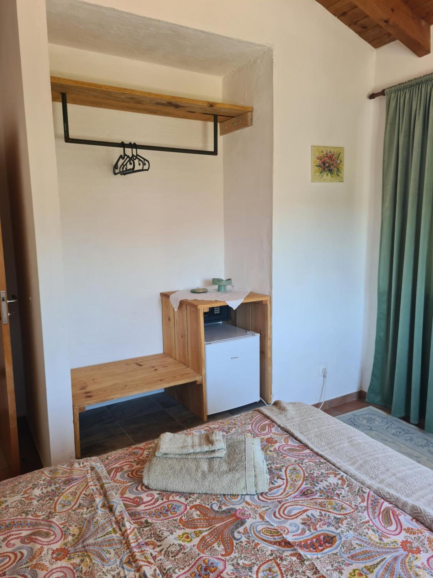 Casa Ensolarada B&B And Pottery Aljezur Room photo